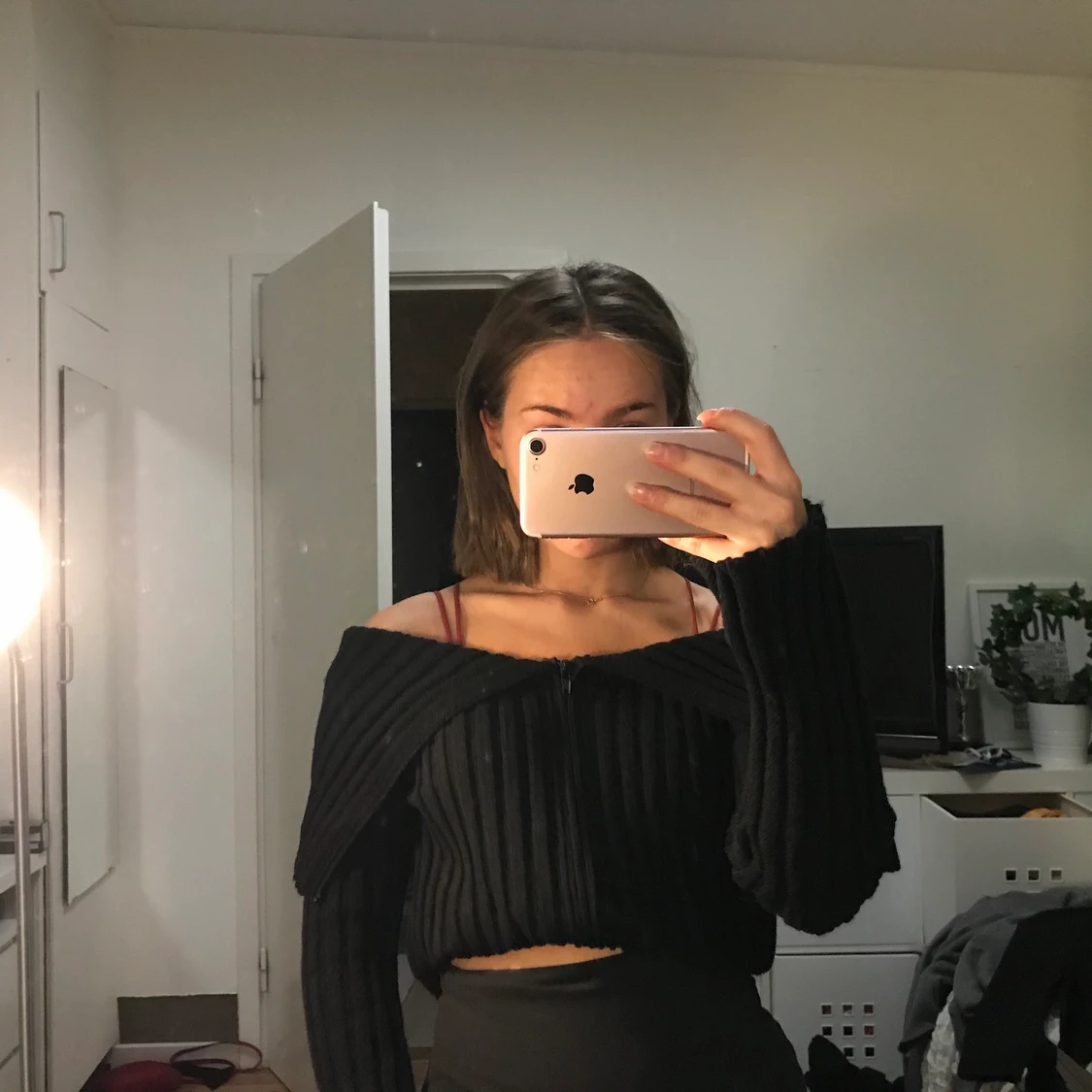 Svart ribbad tröja med dragkedja