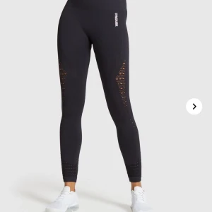 Gymshark tights - Säljer nu mina träningstights från gymshark i storlek XS! Köpta för 600 kr men säljer mina för 270 kr inkl frakten!! ✨💘🥰  använd fåtal gånger så skicket är väldigt bra