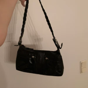 Vintage väska - Världens snyggaste väska!!!! Väskan är med på många av mina andra annonser om ni vill se. 