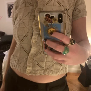 DKNY tröja!  - Stickad tröja, aldrig använd, från märket DKNY💞 Storlek M, sitter nog bra mellan S och L