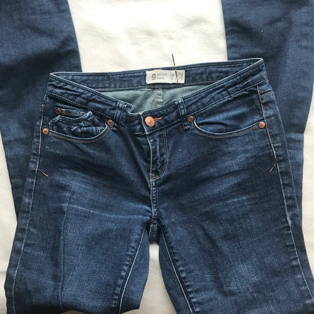 Slim fit jeans. Köpare står för frakt 🥰 Möts ej upp! . Jeans & Byxor.