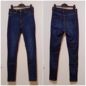 Mörka jeans med hög midja - Supersköna stretchiga jeans med högre midja