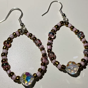 Bruna och rosa örhängen!  - Handgjorda! Jätte fina 