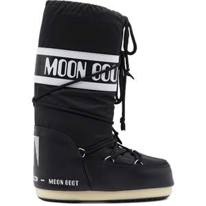 Hej! Har ett par oanvända moon boots hemma som jag fick av min pappa i present men aldrig fått användning av så tänkte sälja mina. Mitt pris är 700 men pris kan diskuteras vid en snabb affär. 