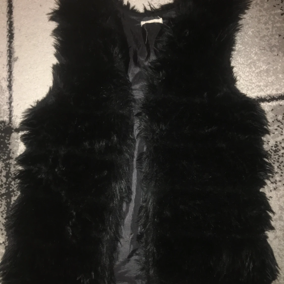 Pälsväst från Tessie!! Fortfarande i bra skick!! Väldigt fin ha till våren eller hösten!