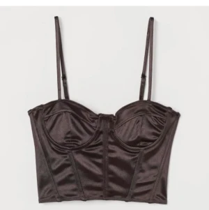 Bustier top - Korsett topp, as snygg men har liknande, prislapp kvar så aldrig använd, buda i kommentarerna🥳 högsta bud nu: 240❗️ Budet avslutas måndag morgon❗️❗️ ingen ångerrätt och frakt tillkommer