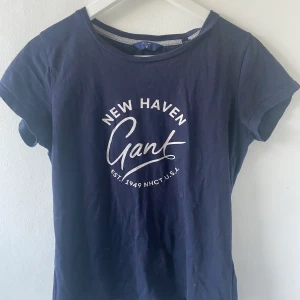 Gant T-shirt  - Använd ett par gånger, vid önskemål av plagget på så är det bara att skriva:) Betalningssätt diskuteras. 