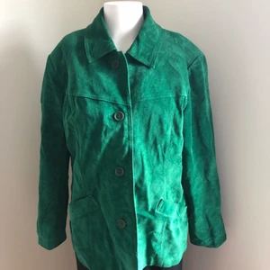 Grön läderjacka  - Grön läderjacka från Danier Kanada. Storlek S. Är i fint skick. Passar S-M