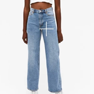 Jeans från Monki  - Assnygga populära jeans från Monki i modellen Yoko!! Använda mycket men är fortfarande i väldigt bra skick! Bud startar på 180kr! Priset inkluderar inte frakten 💜 högsta bud: 190kr+frakt