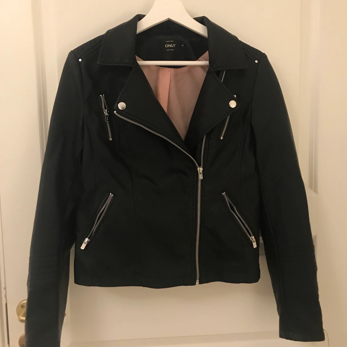 Skinjacka från ONLY - 90