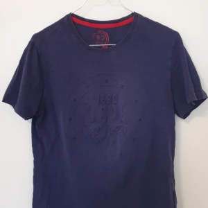 Polo t-shirt  - Polo t-shirt  orginal-pris 550 kr Mitt pris 250 + frakt