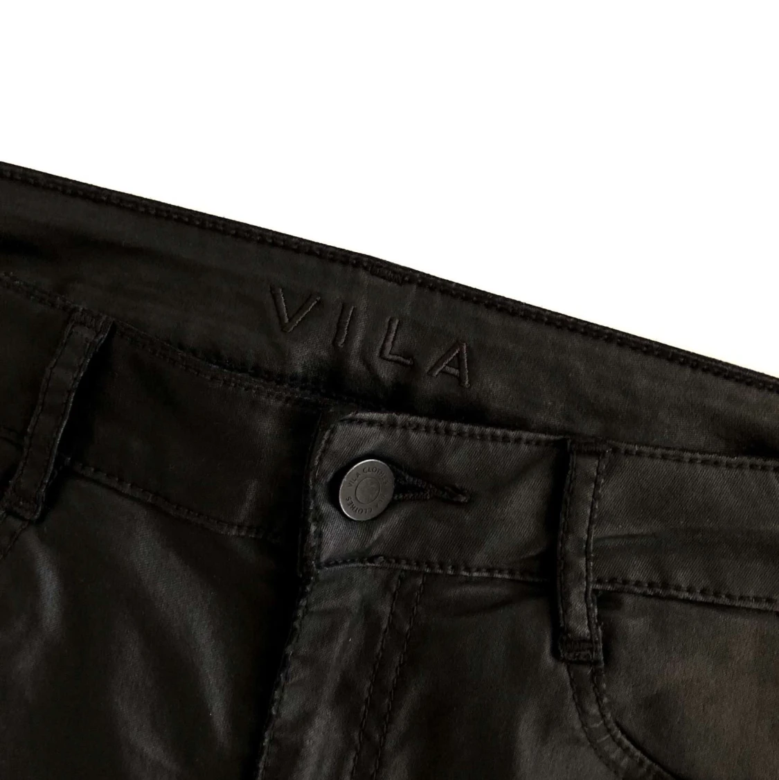 Fake skinn byxa från Vila - 90