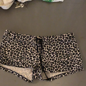 Korta shorts leopard  - Leopard shorts/pyjamas shorts 