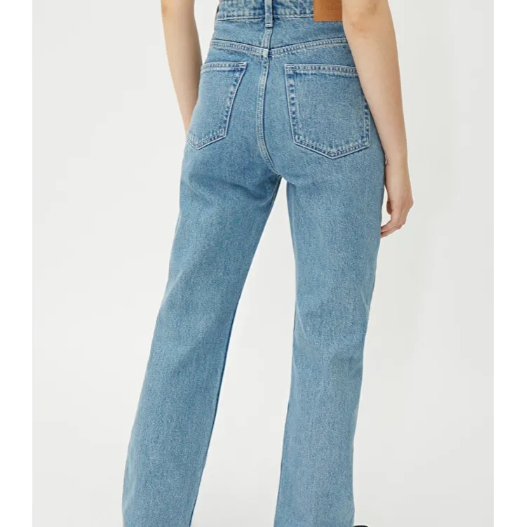 Säljer mina nya weekday jeans i storlek 27/30, modell rowe pga att de var lite för stora på mig. Använda en gång, tvättade en gång. ⭐️ Skriv så kan jag skicka fler bilder:) frakt tillkommer✨. Jeans & Byxor.