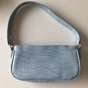  - Fin oanvänd shoulderbag