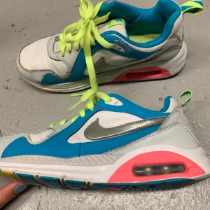Nike skor, stl 38 - Säljer dessa Nike skor i stl 38. Säljer pågrund av för små. 