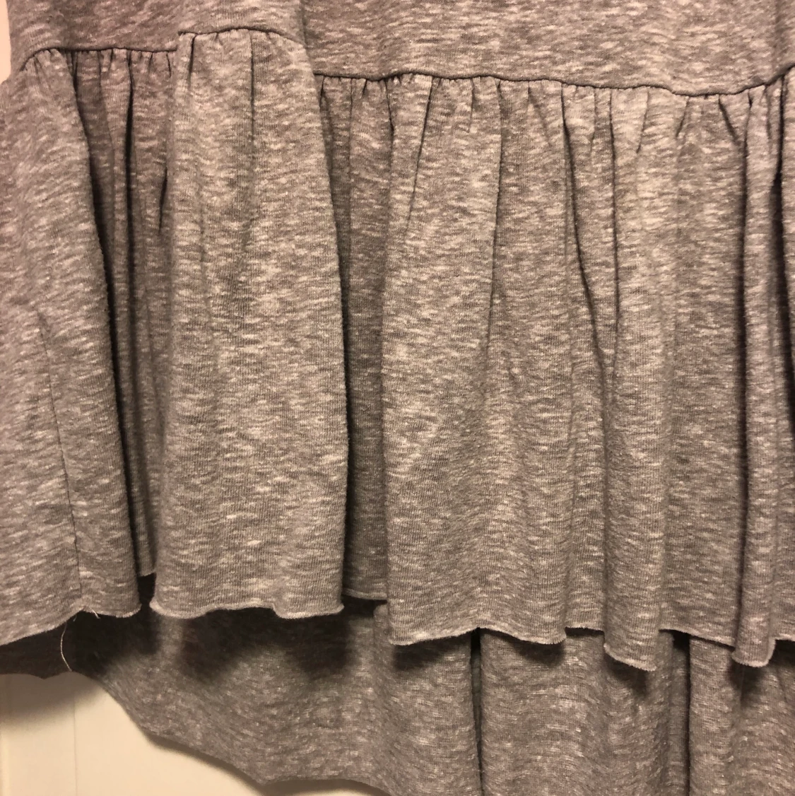 Casual blus med volanger - 90