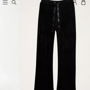 Mjukisbyxor i velour från gina tricot - Jättesköna byxor i velour från gina tricot! Har använt dom ca 3 gånger, så jättebra skick! 140 kr med frakt inräknat!