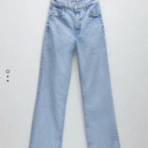 ZARA JEANS - Säljer dessa populära Zara jeans, endast använda tre gånger dvs som nya (fick inte användning för dem). Storlek 36! Köparen står för frakten