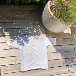  - Ball sweatshirt från Michael kors, köpt i en MK affär i usa så den är 100% äkta