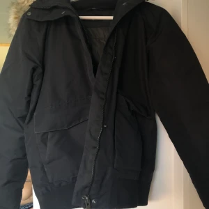 Everest - Säljer min jacka använd 5 gånger är i fint skick, den håller vämren mycket bra.