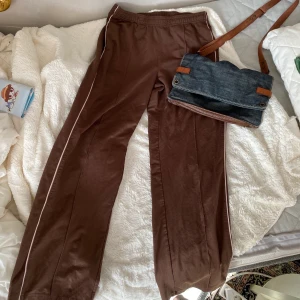 Supersöt bruna byxof - Frakt: 66kr💞💞 jättesöta 