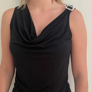 Linne - Sjukt fin ringning med pärl detaljer på ena sidan❤️