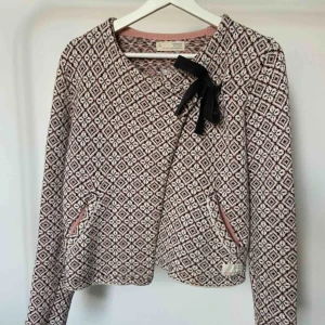  - Supergullig kofta från Odd Molly! Använd fåtalet gånger, nypris 1699kr💓