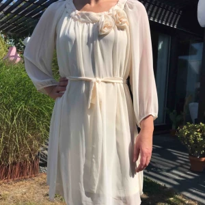  - En jättefin och luftig klänning från Vila som inte är använd. Prislappen sitt till och med kvar. 