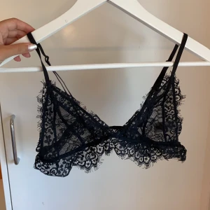 Bralette - Säljer denna bralette från NAKD i storlek S! Använd få gånger så väldigt fint skick. Frakten är inräknad i priset😊