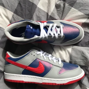 Nike dunk low samba - Deadstock (aldrig andvända)Nike dunk sambas i storlek 45/us11 buda om ni är intresserade startpris 2500