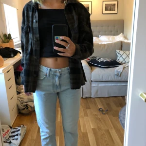 Flanel skjorta  - Super snygg flanel tröja fråga zara köpt för ganska länge sen. När jag köpte kostade den 400 men kommer sälja för 80 kr. Frakt tillkommer.