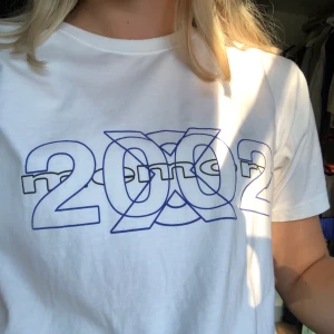 Yung lean 2002 X memory t-shirt - Köpt på yunglean.com för nästan 2 år sedan, dock bara använd en eller två gånger så den är som nyskick! Har för mig att nypriset låg på 450kr ungefär, storlek S. Frakt tillkommer✨ 