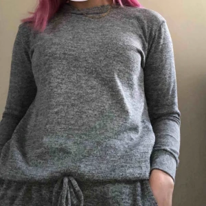  - Mjukis-sett från Madlady, storlek M.  Fint skick bortsätt från att det är lite trasigt vid resåren vid midjan på byxorna, men det går att fixa om man vill.   Köparen står för eventuell frakt (66kr), eller så möts vi i Gävle. 