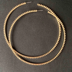  - ⚡️⚡️⚡️Guldörhängen med diamantdetaljer. Frakt tillkommer med 11 kronor.⚡️⚡️⚡️