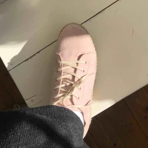  - Superfina vårskor i bra skick från Nelly💓 frakt tillkommer för köparen☺️