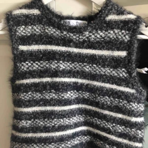  - Super fin väst från zara  Köparen står för frakt 