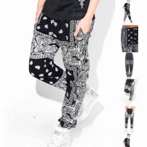  - Ett par skit coola byxor från Madlady. Näst intill oanvända men väldigt bekvämt och tåligt material. Pris kan diskuteras. 