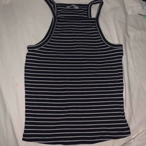  - Fin randig topp från Cubus. Storlek 158/164, passar xs/s. Nypris: 200. Säljer för 90 +frakt.