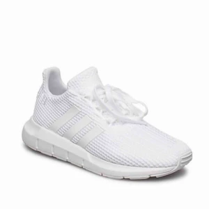  - Helt nya adidas shor, bara testade. Perfekt skick! Jag kan gå ner i pris om det är snabb affär! Buda på :))