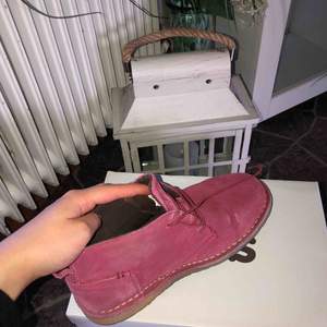 Fina rosa skor som inte kommer till användning, nästa aldrig använda, köparen står för frakten