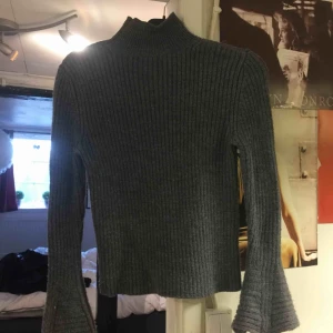  - Tröja från dilvin. Super skön. Står inte vilket pris det är men skulle tänka mig S/Xs. Frakt tillkommer 