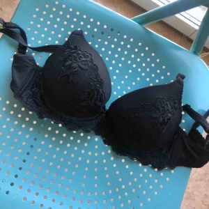  - Knappt använd BH från Triumph i storlek 75C