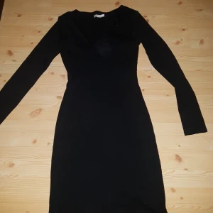 Klänning - Helsvart klänning, jättefin.