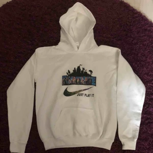  - Fortnite hoodie. Endast provad