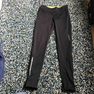  - Tight märke soc , fin fin sick ! Har en ficka som man ha saker , hämta i Majorna eller jag kan skicka , efter jag få pengar jag skickar innan 72 timmar 