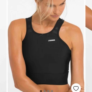  - Säljer denna träningstoppen i strl M men passar en S också då den är ganska tajt💖💖