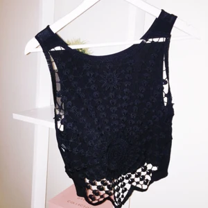  - Fint linne med spets på ryggen🌸 aldrig använd