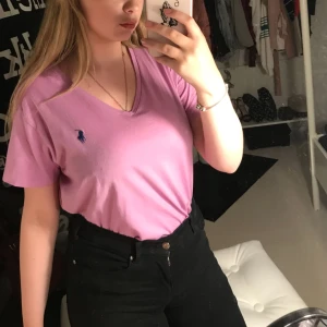  - Ralph lauren t-shirt i ljuslila
