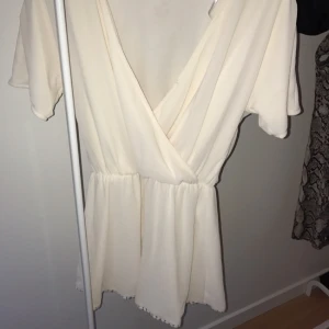  - Jumpsuit/byxdress i gott skick! Använd ett fåtal gånger. 